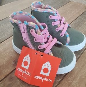 Oomphies Skyelar Olive Toddler Sneakers NWT